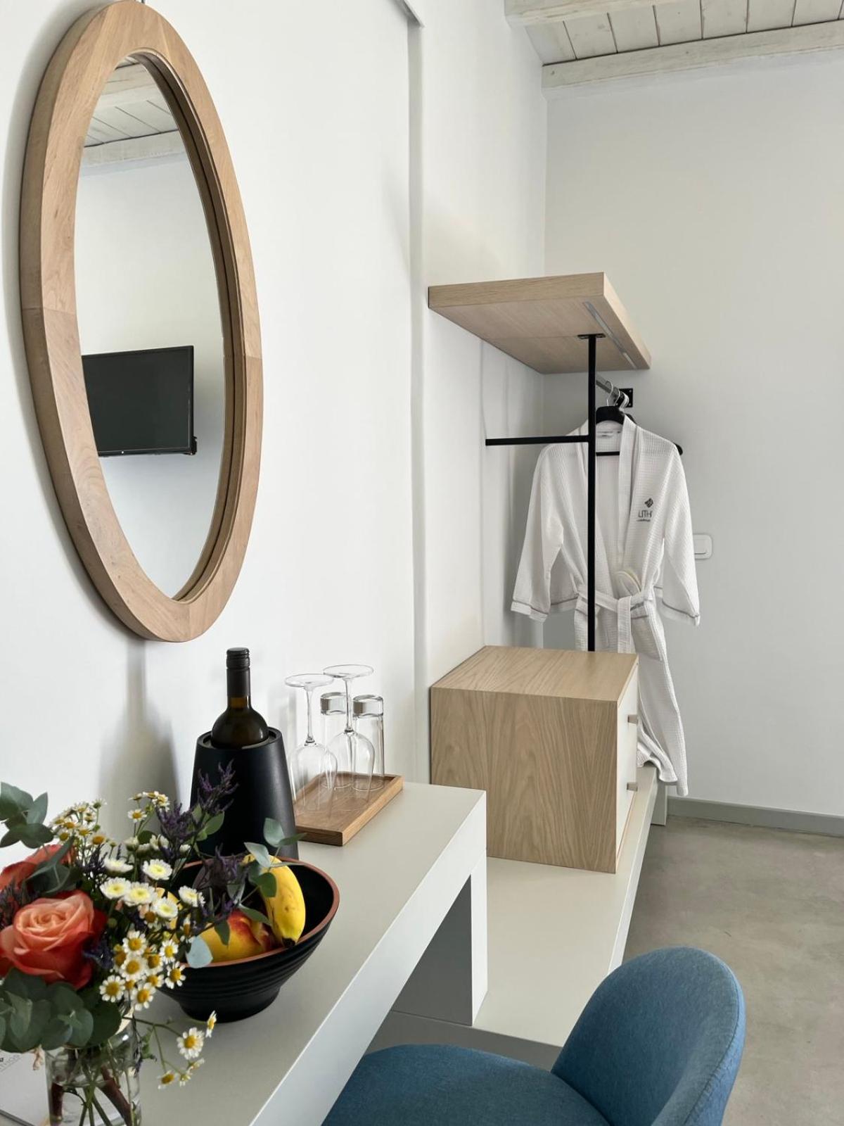 Lithos Luxury Suites Tínos Dış mekan fotoğraf
